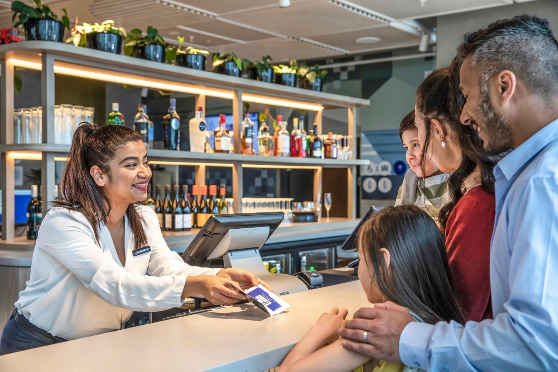 Holiday Inn Express Auckland City Centre By Ihg Exterior foto